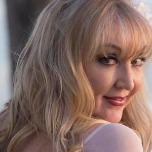 Meet your Posher, Elena